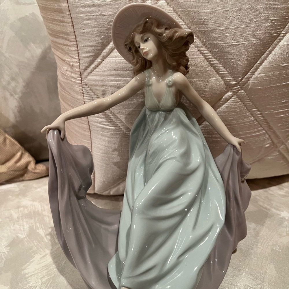 Authentic Retired Lladro Spain May Dance Porcelain Figurine